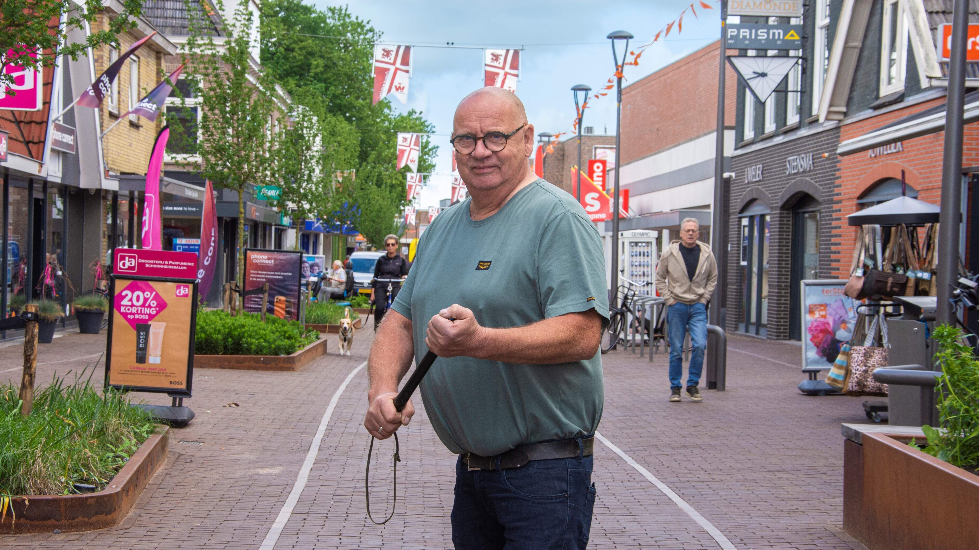 Gert (64) greep in korte tijd twee winkeldieven in Wolvega. ‘Er is te weinig toezicht en ook te wein
